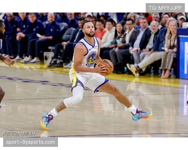 勇士队豪取27连胜，联盟无敌，勇士26连胜